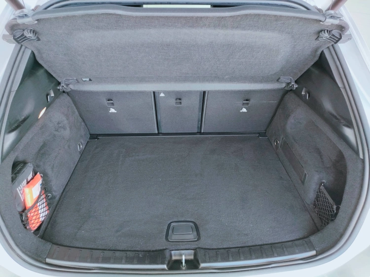 5 - Mercedes-Benz GLA 180 d Premium auto