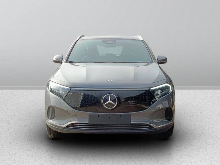 2 - Mercedes-Benz EQA 300 4MATIC