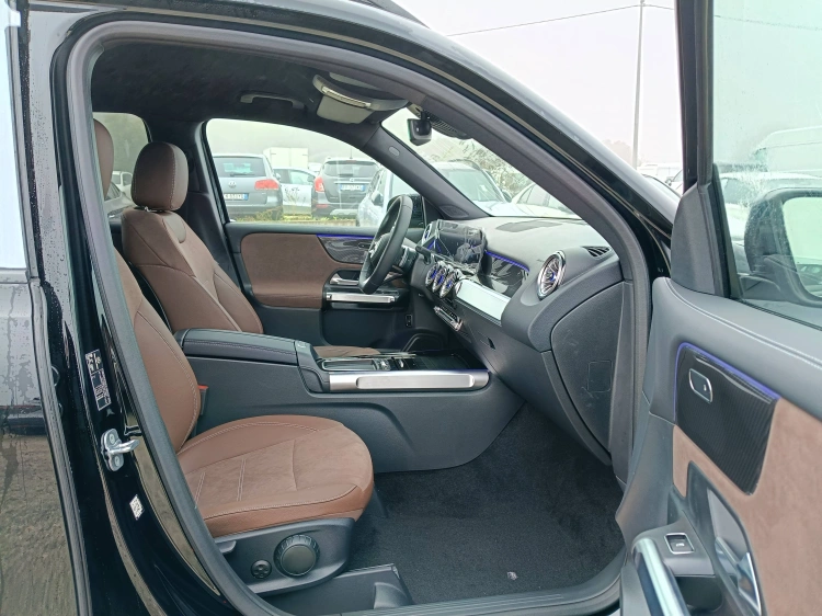 11 - Mercedes-Benz GLB 200 d Automatic