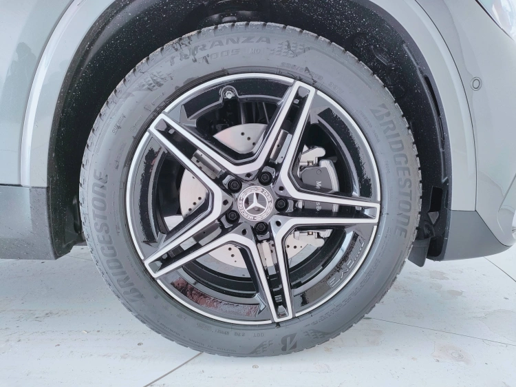 8 - Mercedes-Benz GLA 200 d automatic