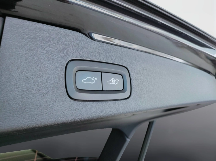 13 - Volvo V60 V60 2.0 b4 Plus Dark auto