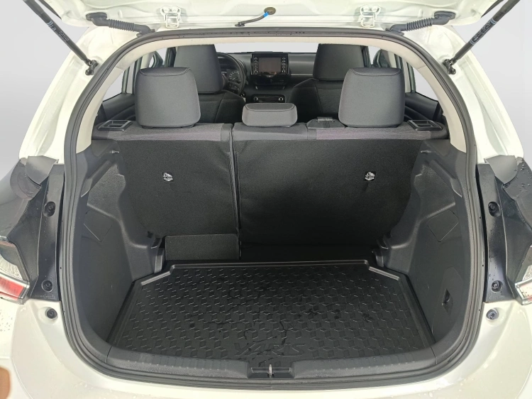 14 - Toyota Yaris TOYOTA Yaris 1.5 Hybrid 5 porte Active