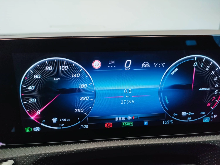 17 - Mercedes-Benz Classe A 250 e con tecnologia ibrida EQ