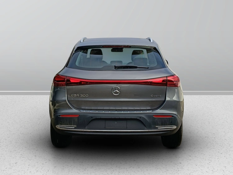 4 - Mercedes-Benz EQA 300 4MATIC