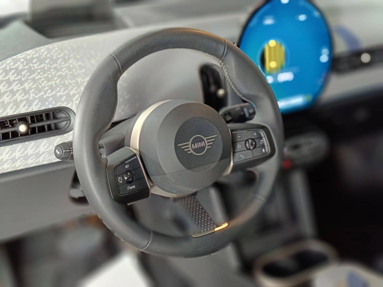 17 - MINI Cooper Mini Cooper 3p 1.5 C Favoured auto