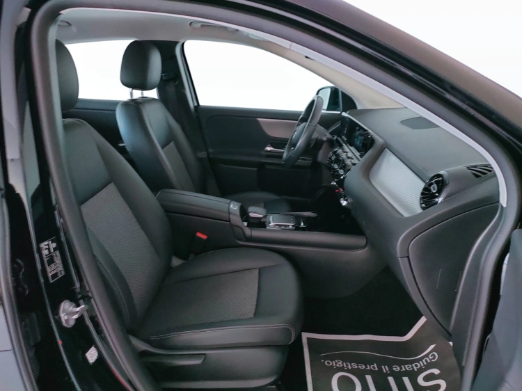 9 - Mercedes-Benz GLA 180 d Business auto