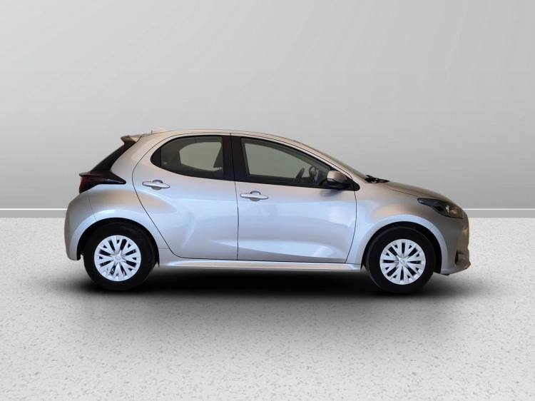 7 - Toyota Yaris Yaris 1.5h Active