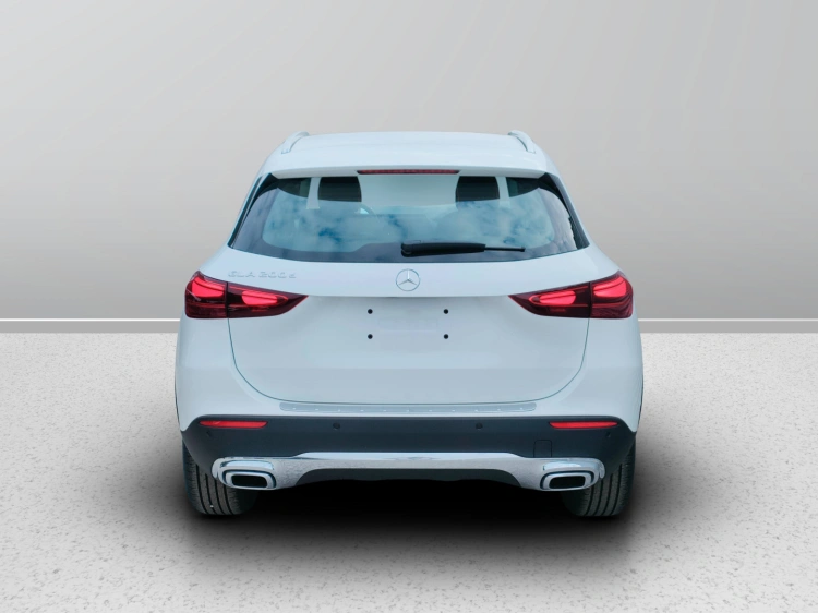 4 - Mercedes-Benz GLA 200 d automatic