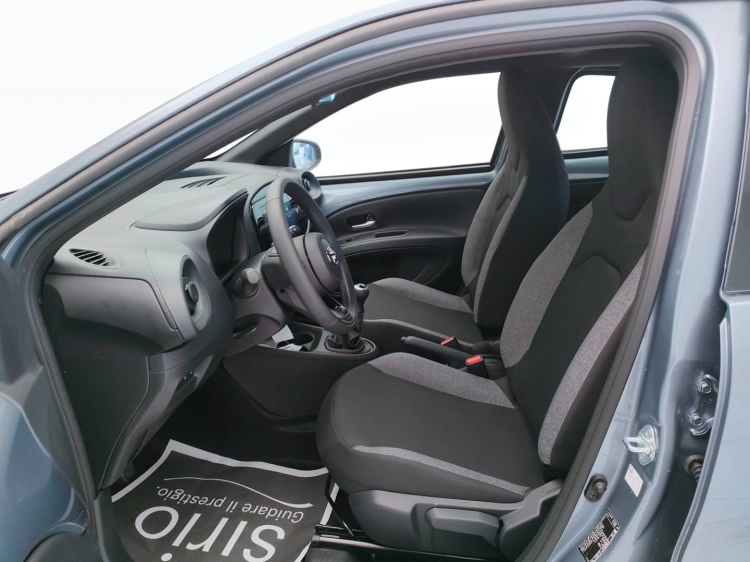 11 - Toyota Aygo X AYGO X 10B MT ACTIVE MY24