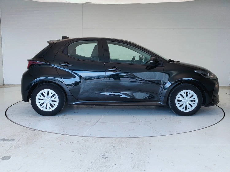 4 - Toyota Yaris Yaris 1.5h Active