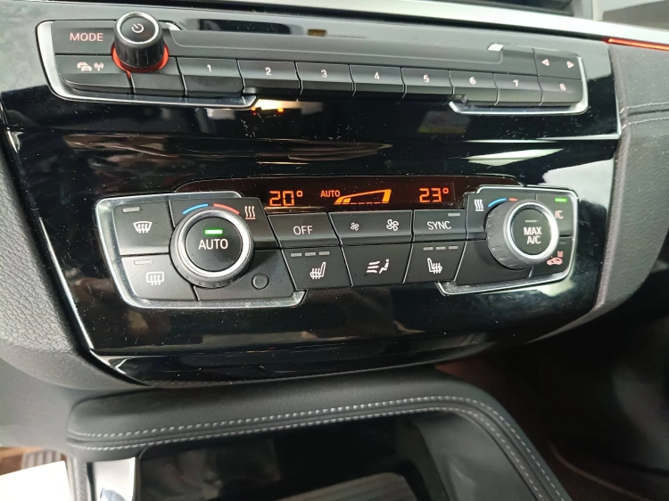 16 - BMW X1 X1 xdrive18d xLine auto my18