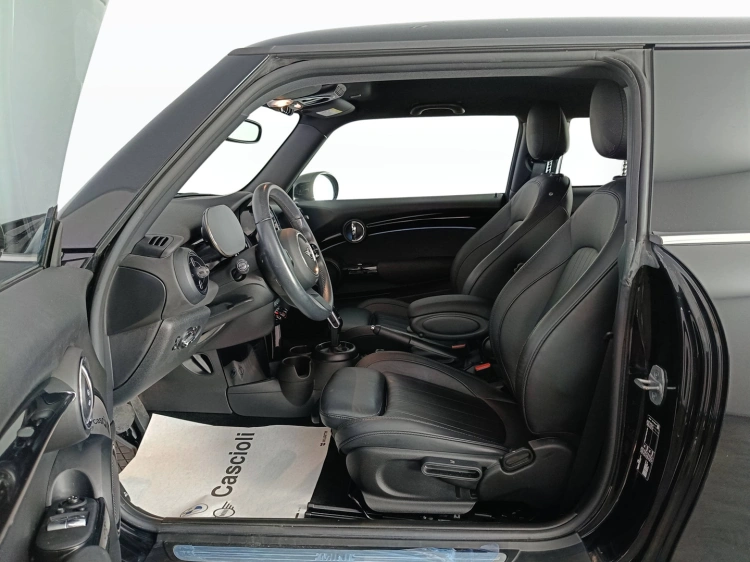 8 - MINI Cooper Mini 3p 1.5 Cooper Classic auto