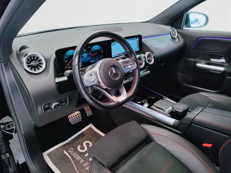 12 - Mercedes-Benz GLA 200 d Premium auto