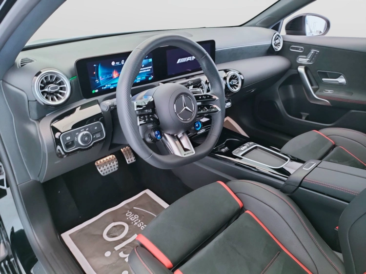 18 - Mercedes AMG Classe A Mercedes-AMG A 35 RACE EDITION 