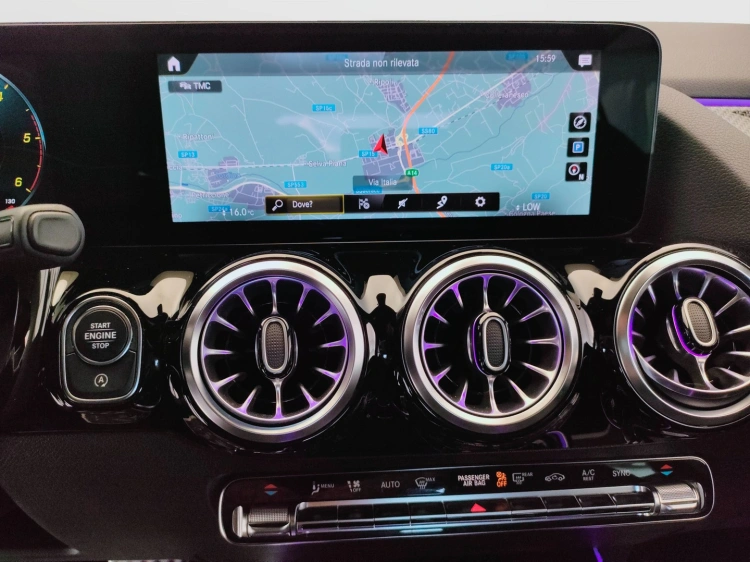 17 - Mercedes-Benz GLA 200 d Premium 4matic auto