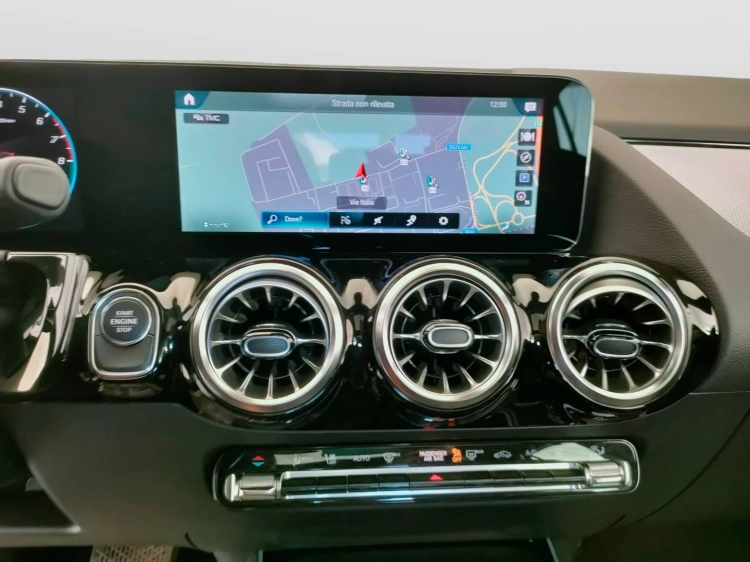 13 - Mercedes-Benz GLA 250 e phev (eq-power) Sport auto