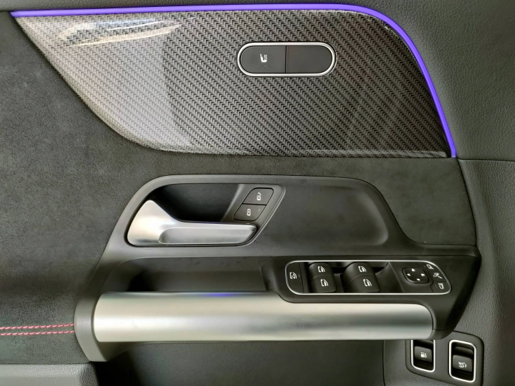 13 - Mercedes-Benz GLA 250 e Plug-in hybrid