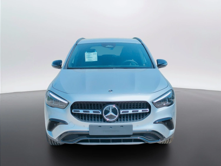 2 - Mercedes-Benz GLA 200 d automatic
