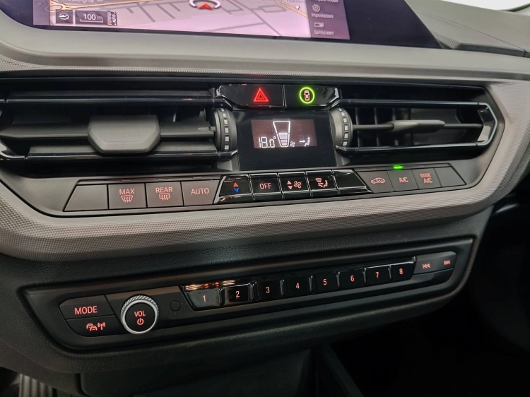 15 - BMW Serie 1 116d Business Advantage auto