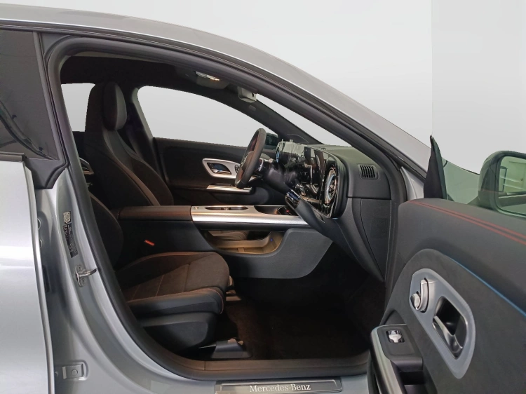 11 - Mercedes-Benz CLA 200