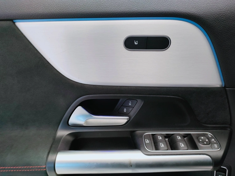 12 - Mercedes-Benz GLA 200 d AMG Line Advanced Plus 4matic auto