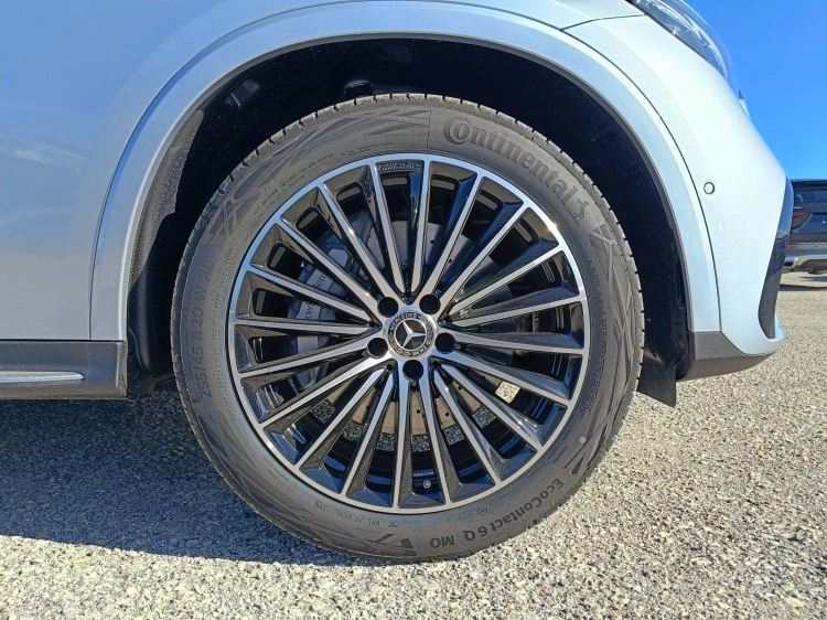 12 - Mercedes-Benz GLC 300 de 4MATIC