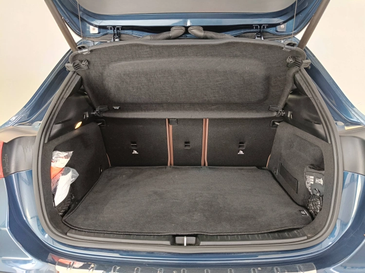 19 - Mercedes-Benz GLA 200 d Premium auto