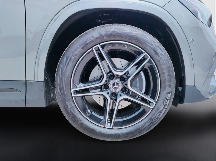 8 - Mercedes-Benz GLA 200 d automatic