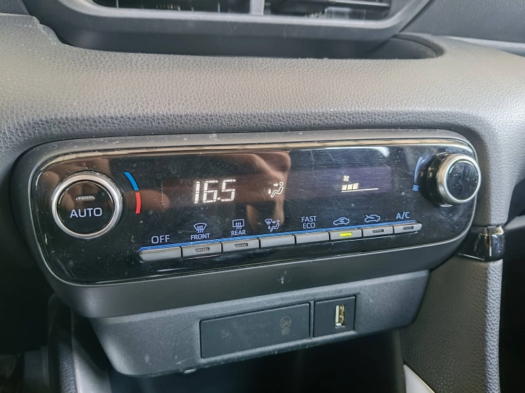 15 - Toyota Yaris Yaris 1.5h Trend
