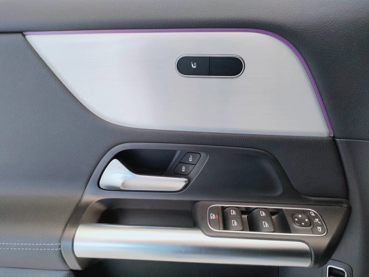 18 - Mercedes-Benz GLA 180 d Progressive Advanced Plus auto