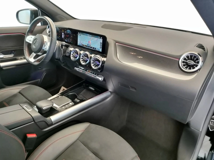 12 - Mercedes-Benz GLA 200 d Premium auto