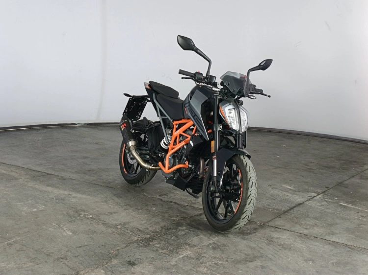 2 - Ktm Duke 125 Duke Abs my21