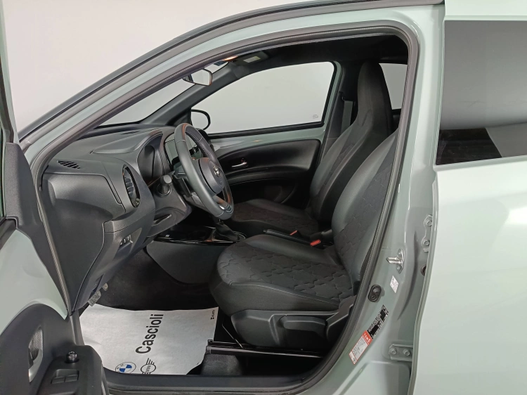 8 - Toyota AYGO X AYGO X 10B CVT LOUNGE MY24