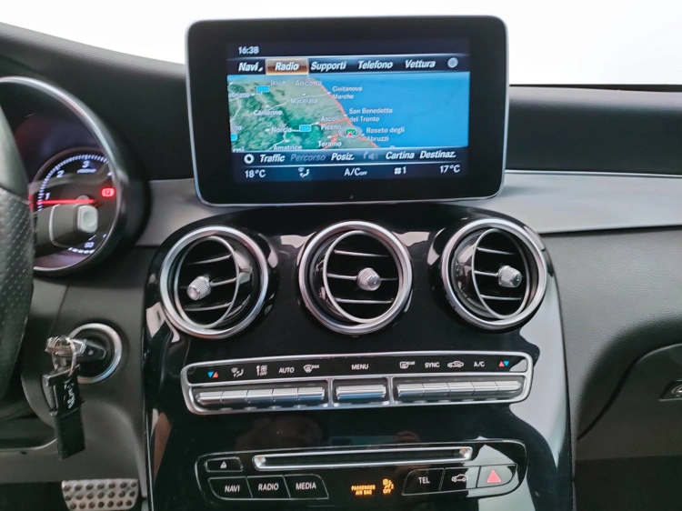 13 - Mercedes-Benz GLC 250 d Premium 4matic auto