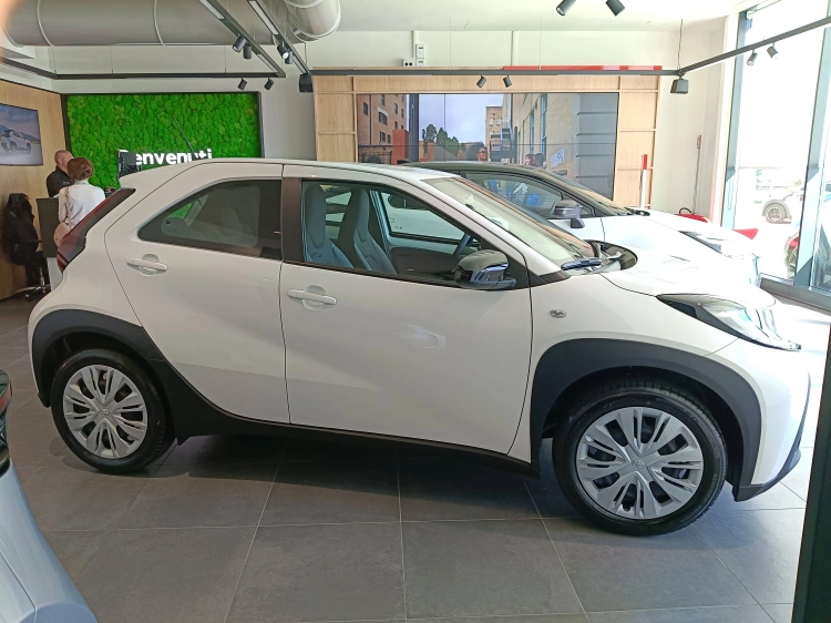3 - Toyota Aygo X AYGO X 10B MT ACTIVE MY24