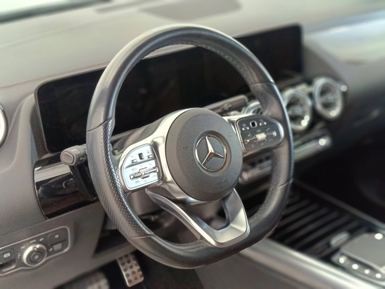 16 - Mercedes-Benz GLA 200 d Premium auto