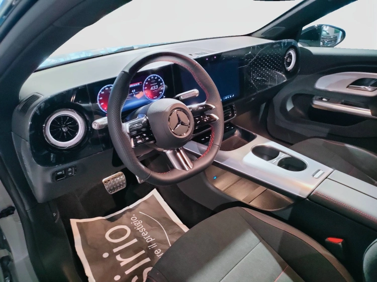 8 - Mercedes-Benz CLA 250+ con tecnologia EQ