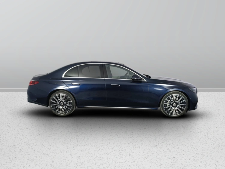 6 - Mercedes-Benz Classe E 220 d AMG Line Premium auto