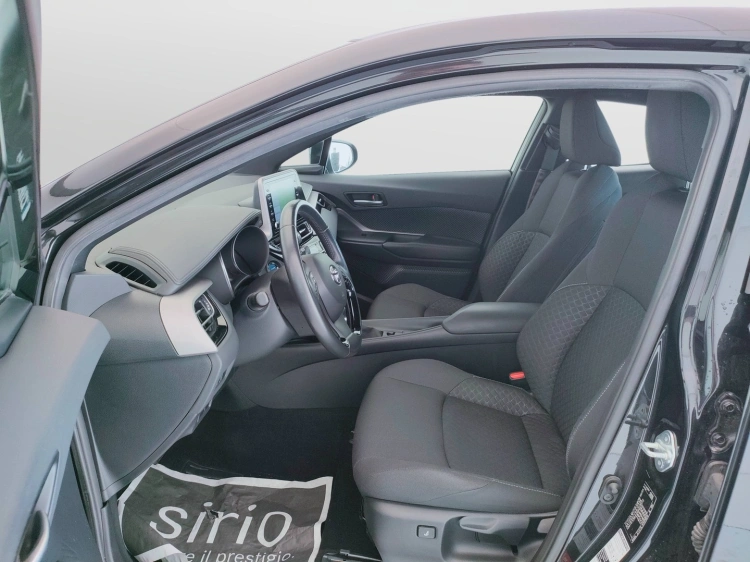 16 - Toyota C-HR C-HR 1.8h Active e-cvt