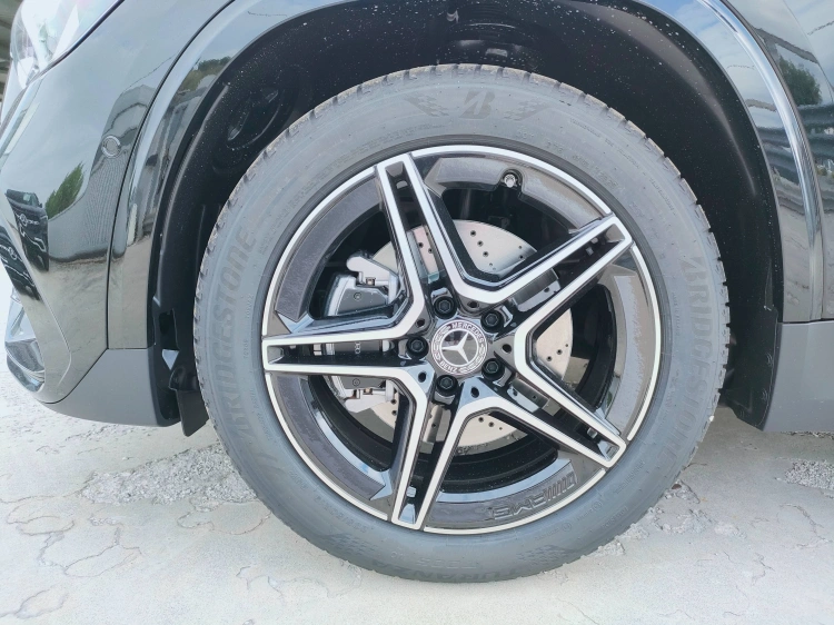 12 - Mercedes-Benz GLA 200 d automatic