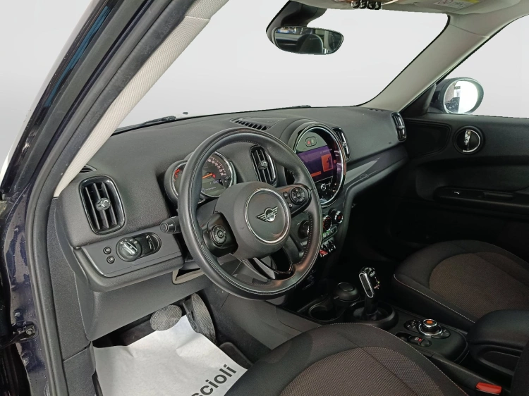 7 - MINI Countryman Mini Countryman 1.5 One D Essential auto