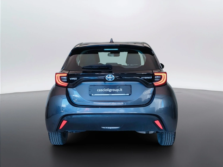 6 - Toyota Yaris Yaris 1.5h Trend
