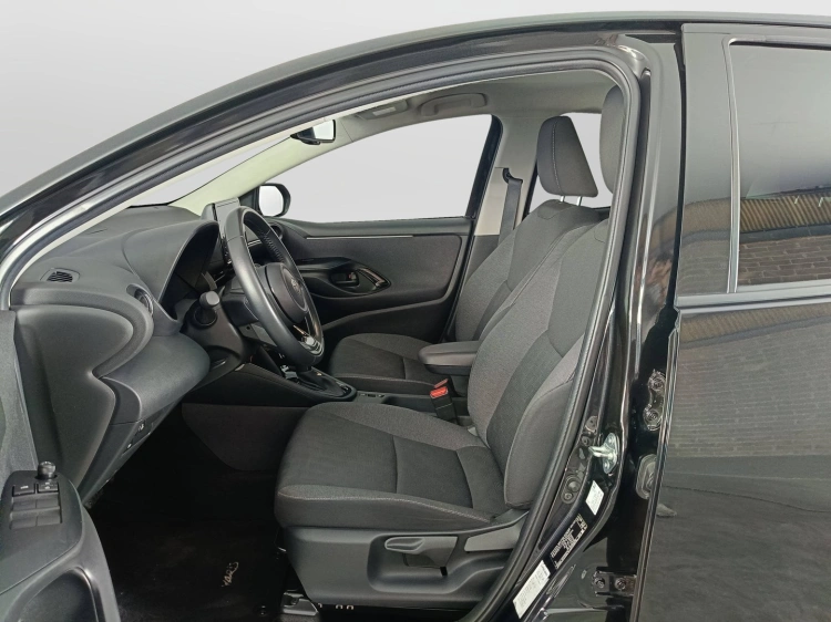 8 - Toyota Yaris Yaris 1.5h Trend