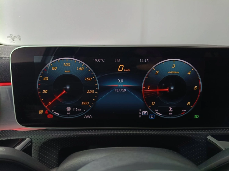 12 - Mercedes-Benz Classe A 180 d Premium auto