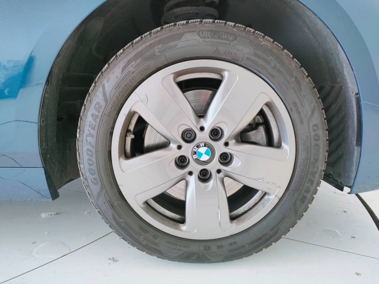 10 - BMW Serie 1 116i Business Advantage auto