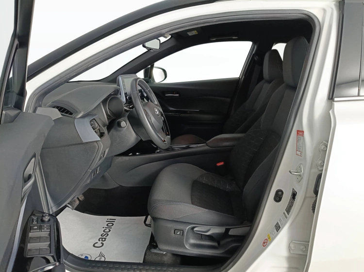 8 - Toyota C-HR C-HR 2.0h Trend e-cvt