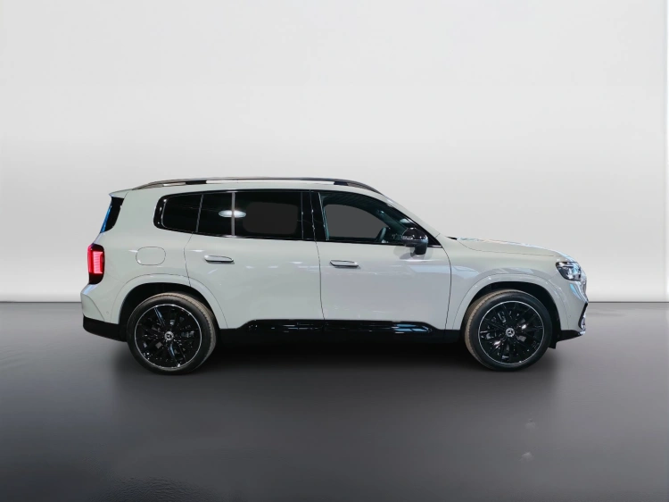 5 - Mercedes-Benz GLB 250+ con tecnologia EQ