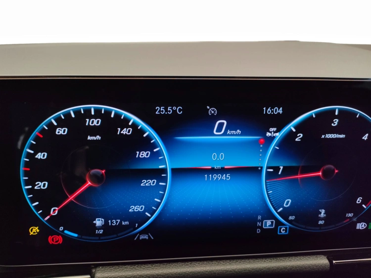 17 - Mercedes-Benz GLA 200 d Premium 4matic auto