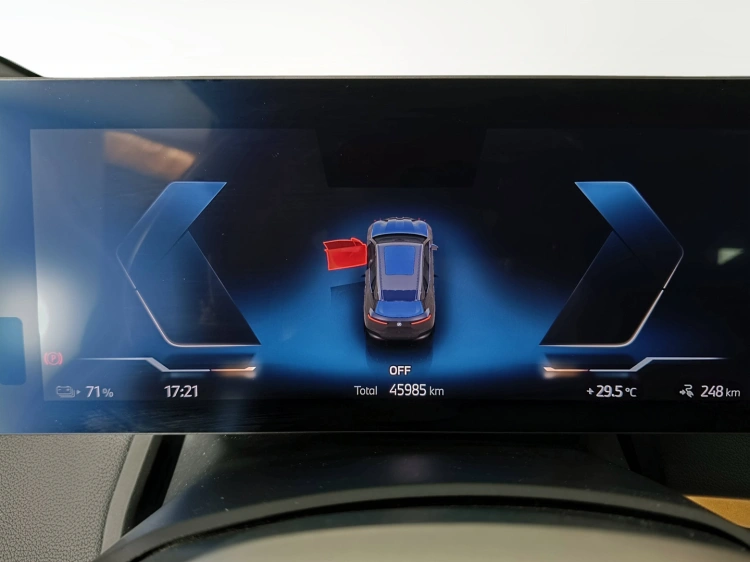 13 - BMW iX iX xdrive40