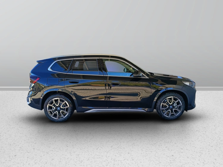 3 - BMW iX1 BMW iX1 eDrive20